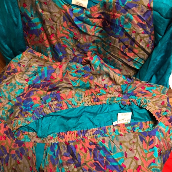 COPY - Vintage Chez Zvanni Silk Top & Skirt- 489 $35 or $30 w/offer - Picture 5 of 6